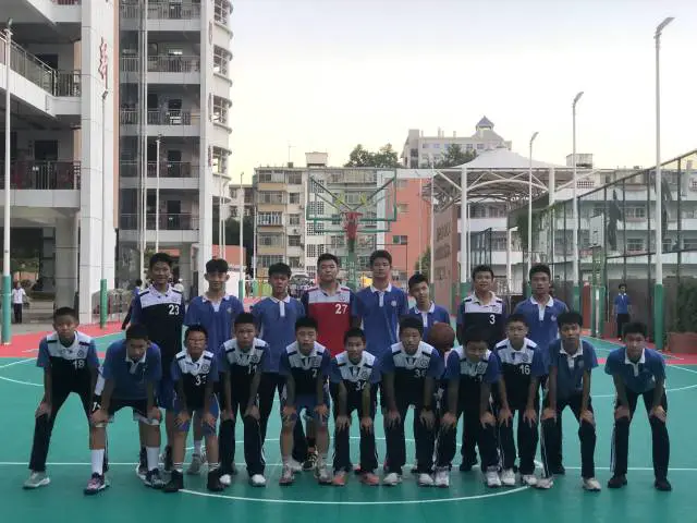 如何利用篮球训练营改进防守技巧?_2